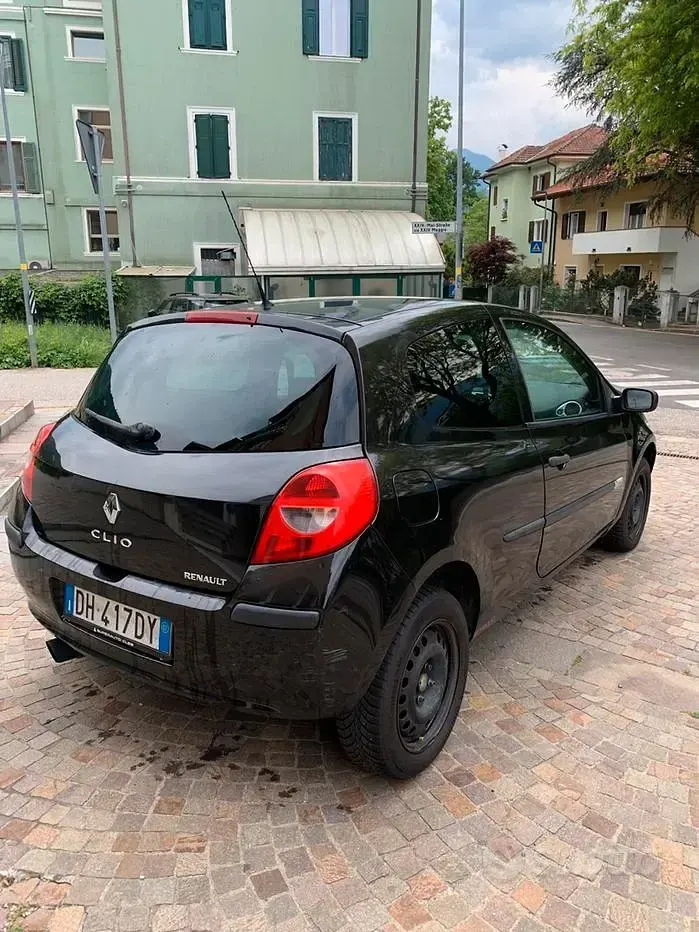Usata Renault Clio II 75 CV (55 kW) 2007 Utilitaria