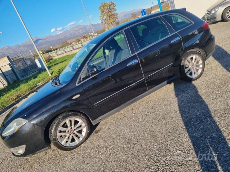 Nero Usata 2010 Fiat Croma Station wagon | 3000 € (Buon prezzo) - Immagine 1/4