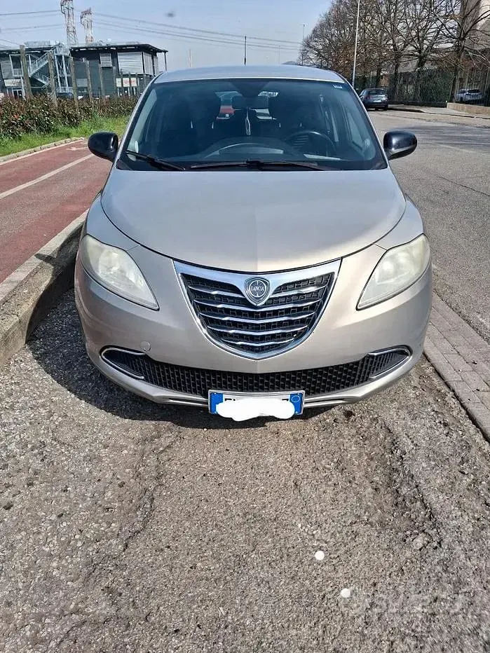 Usata Lancia Ypsilon 95 CV (69 kW) 2012 Utilitaria