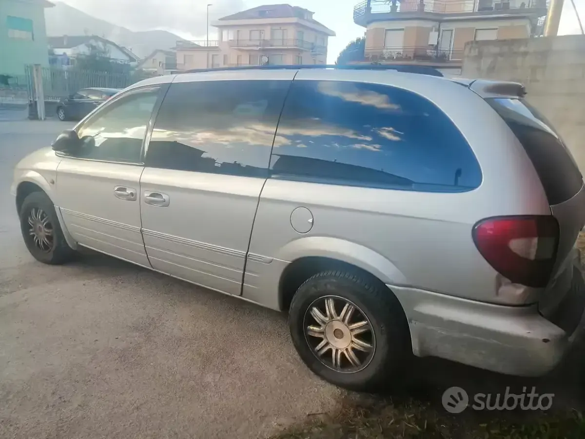 Usata Chrysler Grand Voyager 150 CV (110 kW) 2007 Grigio Monovolume