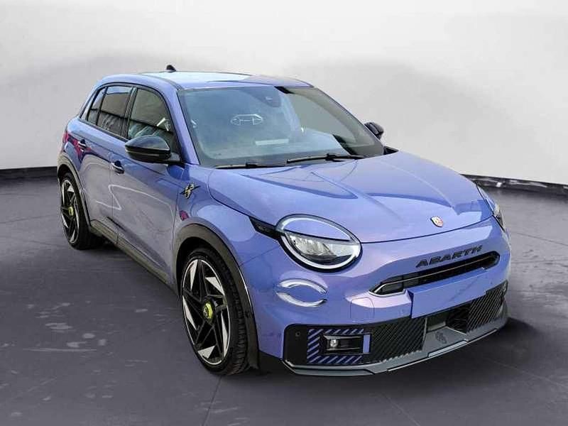 Nuova Abarth 600e Scorpionissima 105 kW (143 CV) 2025 Hyprnotic purple SUV