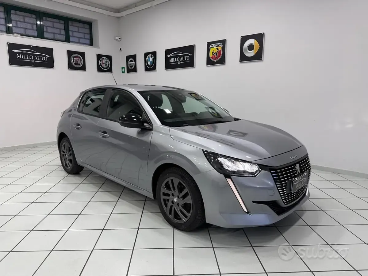 Usata Peugeot 208 Allure 102 CV (75 kW) 2022 Grigio Utilitaria