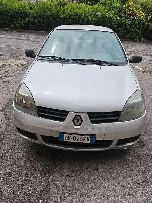 Usata Renault Clio II 68 CV (50 kW) 2007 Grigio Berlina