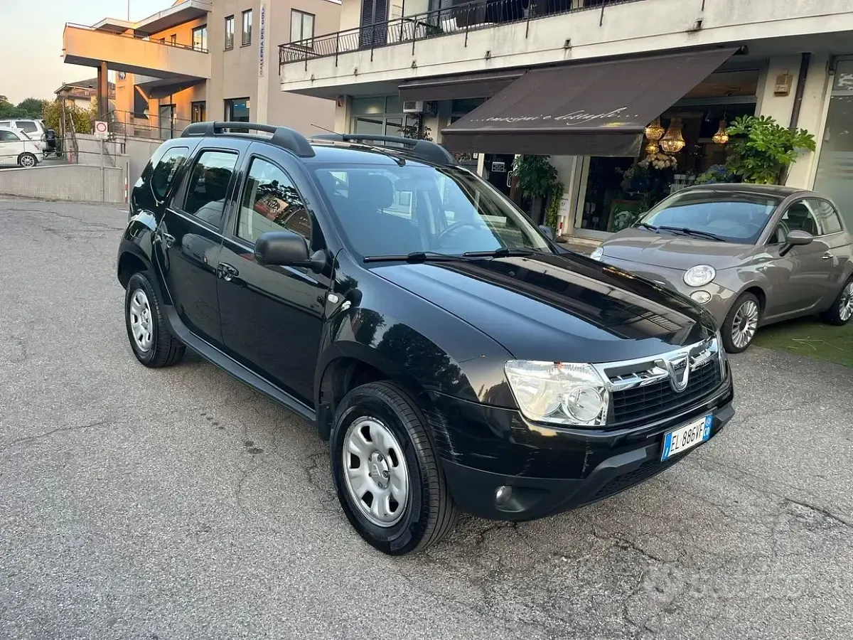 Usata Dacia Duster Lauréate 107 CV (78 kW) 2012 Nero SUV