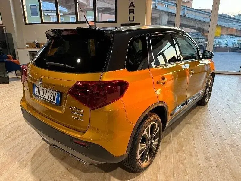 Usata Suzuki Vitara 114 CV (83 kW) 2022 Giallo SUV
