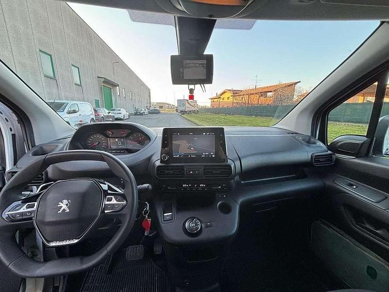 Gebraucht Peugeot Partner 131 PS (96 kW) 2019 Weiß Van / Kleinbus