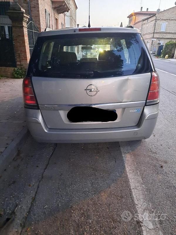 Usata Opel Zafira 2008 Grigio Monovolume