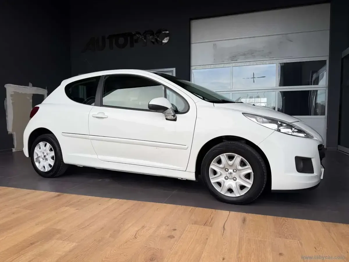 Usata Peugeot 207 73 CV (53 kW) 2013 Bianco Berlina