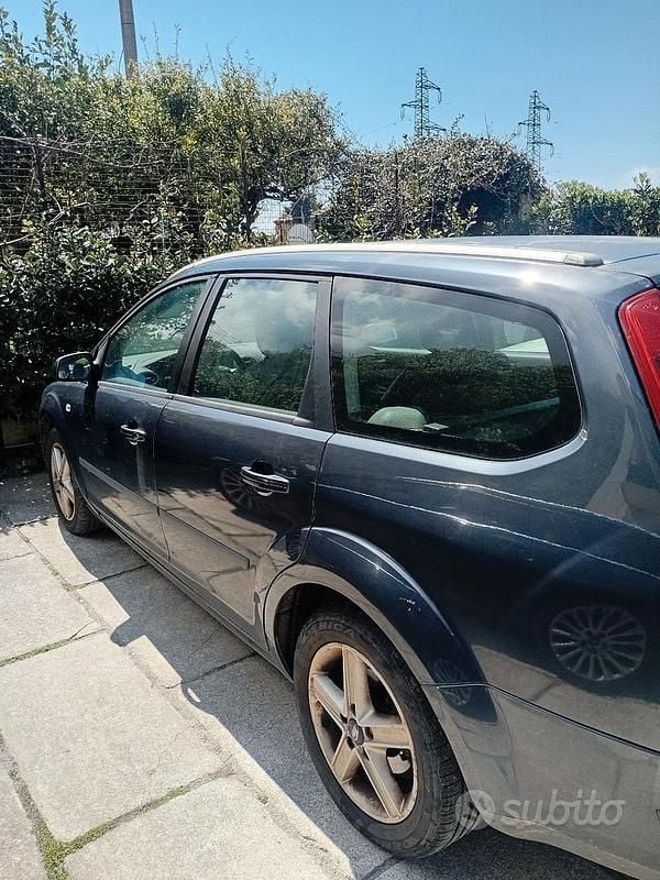 Usata Ford Focus 90 CV (66 kW) 2007 Grigio Station wagon