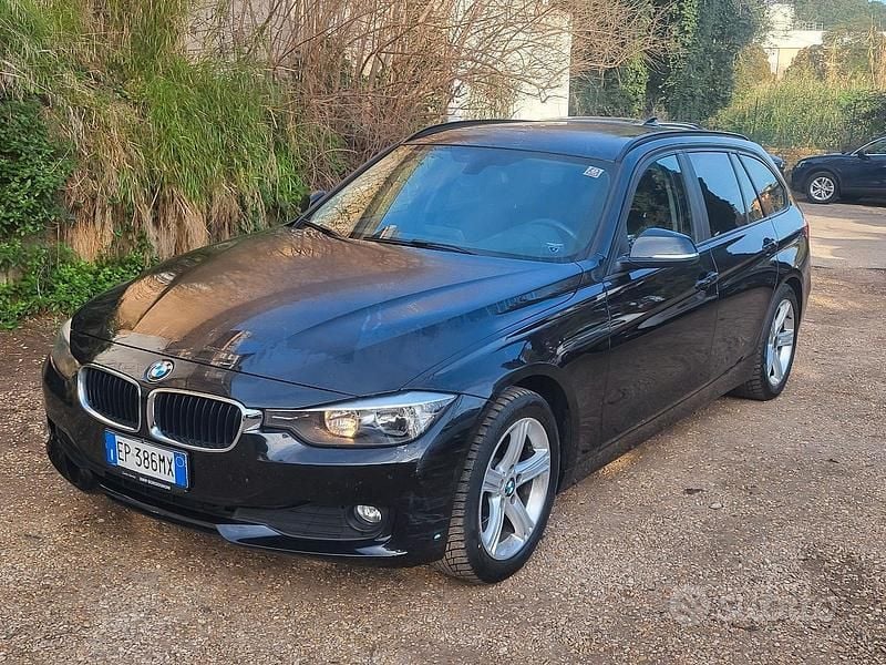 Usata BMW 318 143 CV (105 kW) 2012 Nero Station wagon