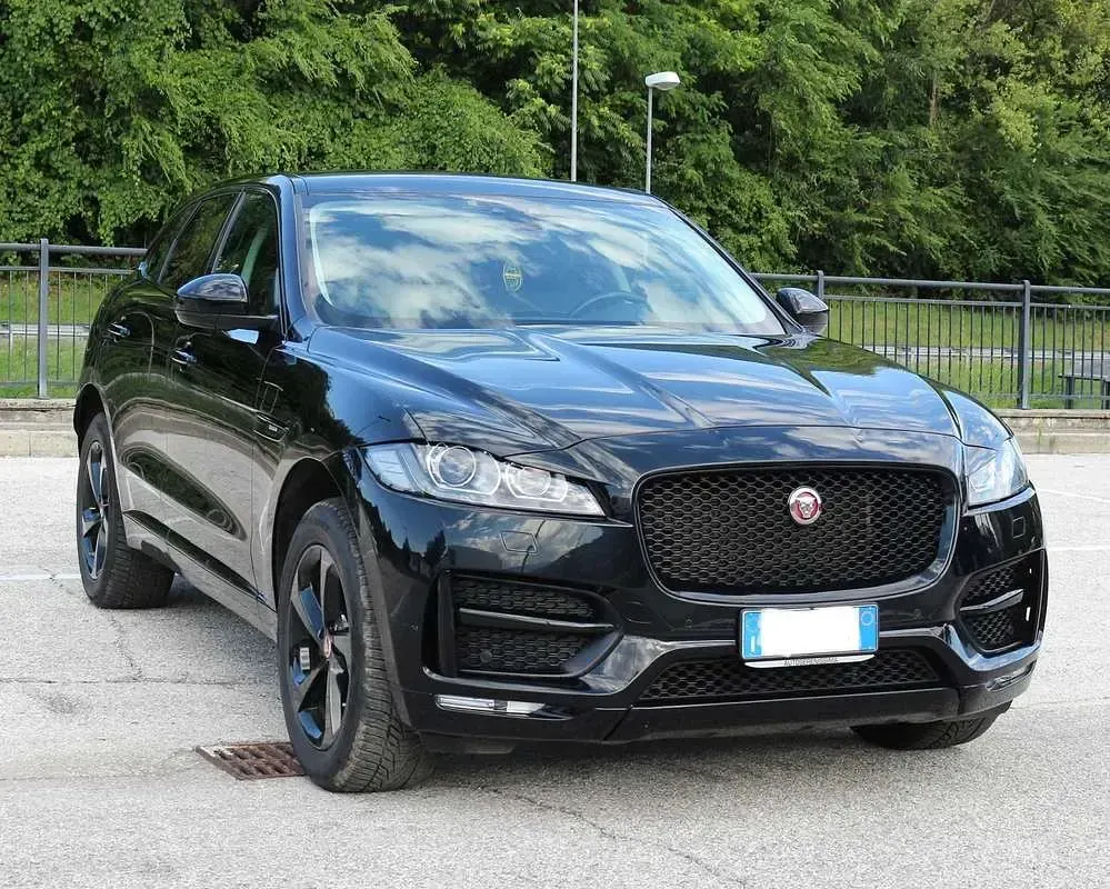 Usata Jaguar F-Pace R-Sport 180 CV (132 kW) 2018 Nero SUV