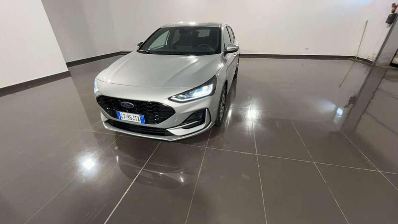 Moondust silver c/c med solid Usata 2024 Ford Focus ST-Line Tre volumi | 18.990 € (Ottimo prezzo) - Immagine 1/4