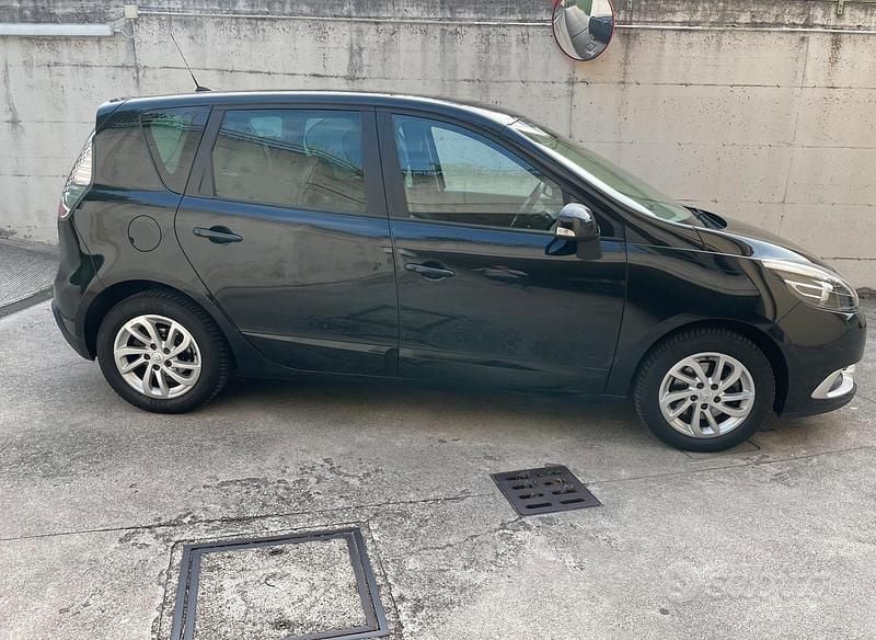 Usata Renault Scénic III 110 CV (80 kW) 2013 Nero Monovolume