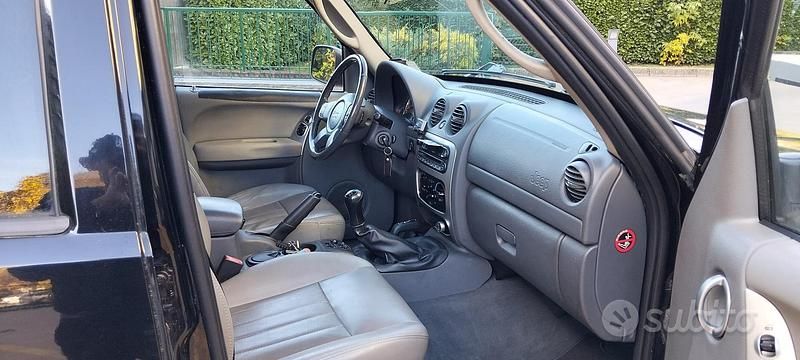 Usata Jeep Cherokee Limited 2005 Nero SUV