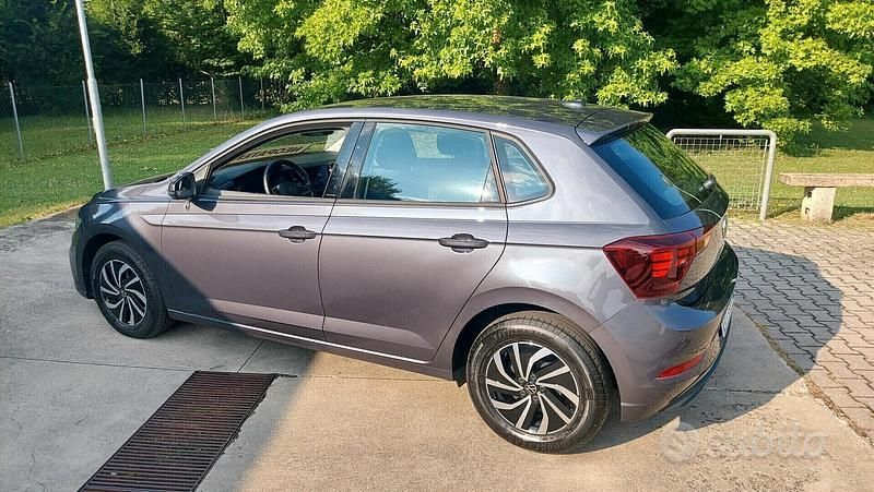 Usata VW Polo Style 95 CV (69 kW) 2024 Grigio Berlina