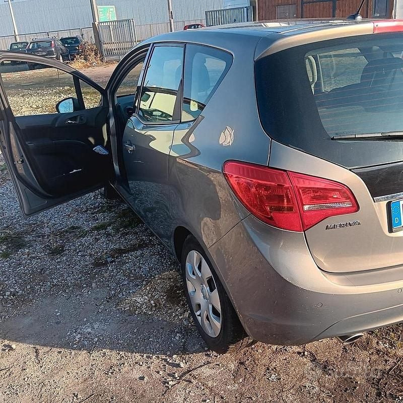 Usata Opel Meriva 101 CV (74 kW) 2014 Grigio Monovolume