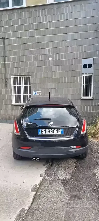 Usata Lancia Delta 120 CV (88 kW) 2012 Utilitaria