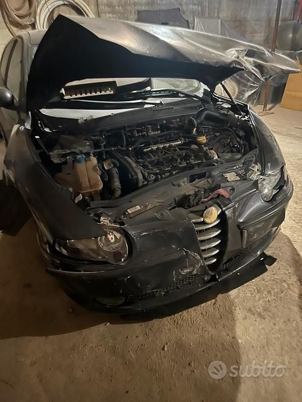 Usata Alfa Romeo 147 140 CV (102 kW) 2004 Blu Utilitaria