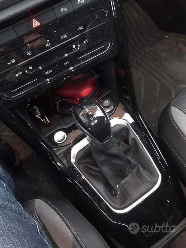 Usata VW T-Roc 150 CV (110 kW) 2024 Bianco SUV