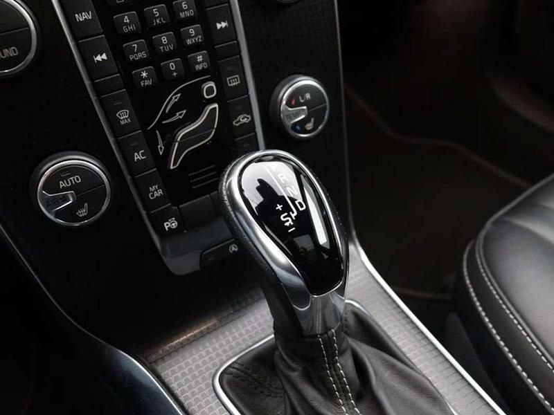 Usata Volvo V40 Plus 152 CV (111 kW) 2019 Blu/azzurro Berlina