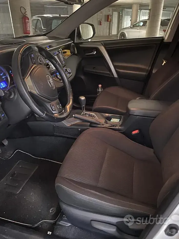 Usata Toyota RAV4 150 CV (110 kW) 2015 Bianco SUV