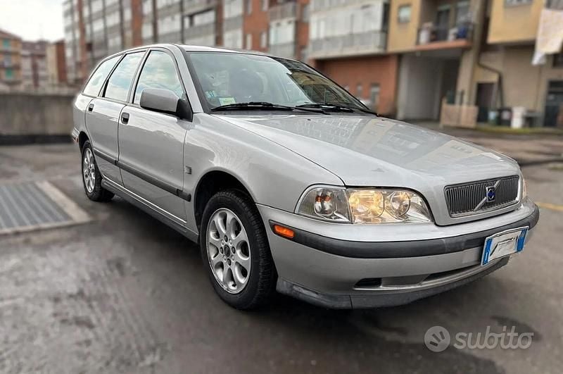 Usata Volvo V40 108 CV (79 kW) 2000 Grigio Station wagon