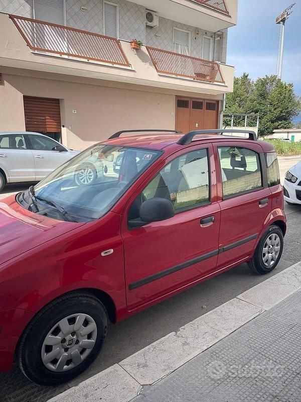 Usata Fiat Panda Active 69 CV (50 kW) 2011 Rosso Utilitaria