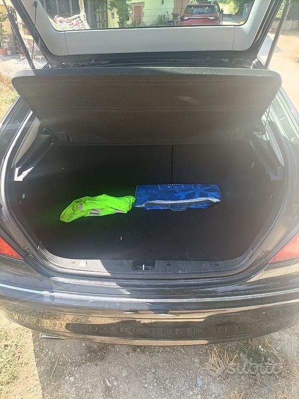 Usata Mercedes C220 Elegance 150 CV (110 kW) 2005 Nero Berlina