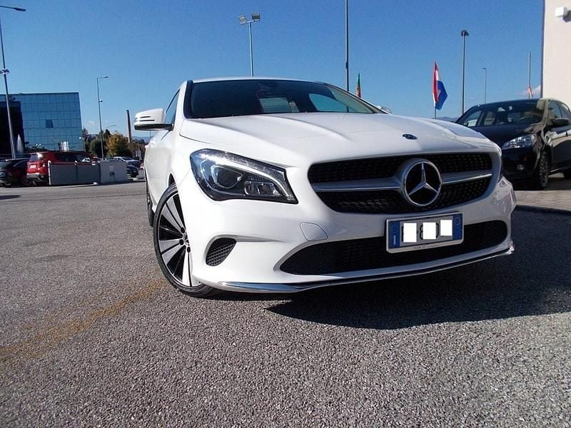Usata Mercedes CLA200 136 CV (100 kW) 2019 Bianco / pastello Station wagon