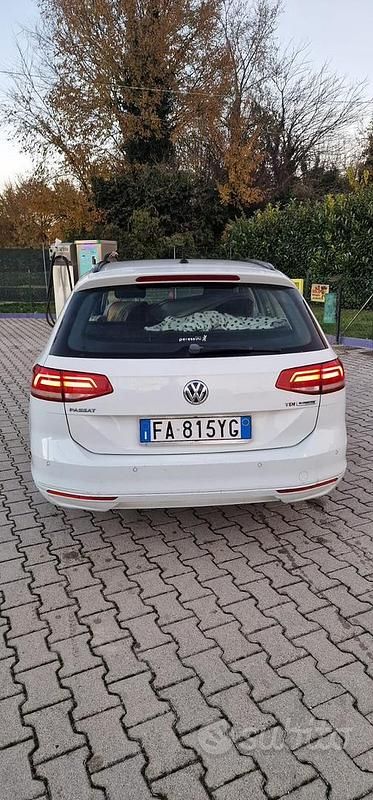 Usata VW Passat 105 CV (77 kW) 2015 Bianco Station wagon