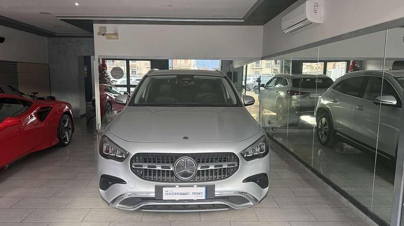 Usata Mercedes GLA200 150 CV (110 kW) 2023 Argento SUV