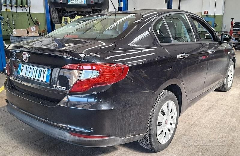 Usata Fiat Tipo Easy 120 CV (88 kW) 2017 Grigio Berlina