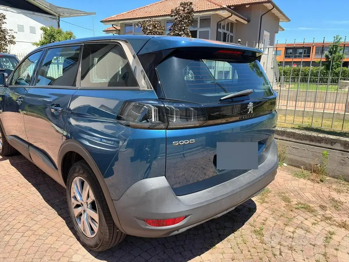Usata Peugeot 5008 131 CV (96 kW) 2021 Bluazzurro SUV