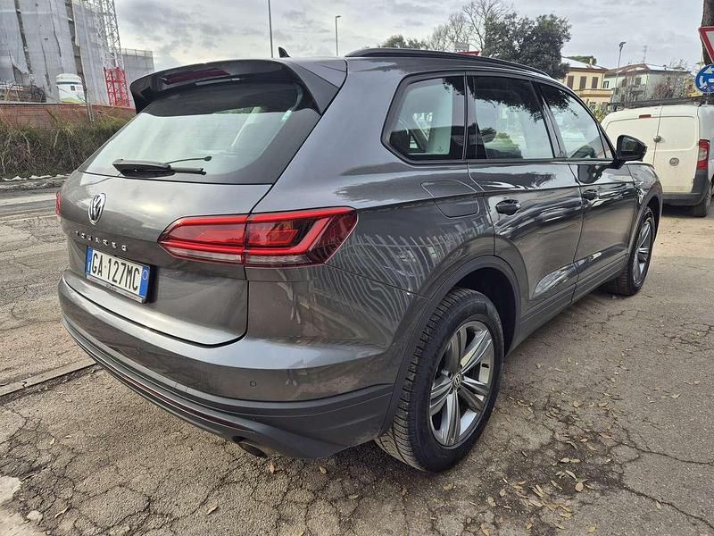 Usata VW Touareg Elegance 231 CV (169 kW) 2020 Grigio SUV