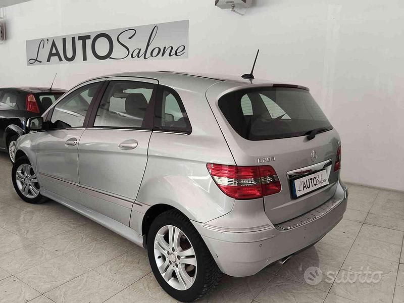 Usata Mercedes B200 Premium 140 CV (102 kW) 2011 Argento Monovolume