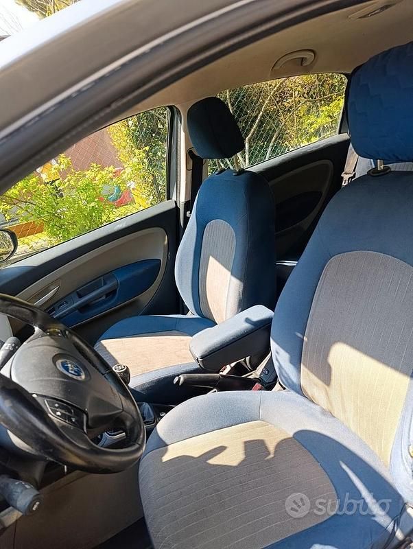 Usata Fiat Grande Punto 90 CV (66 kW) 2006 Grigio Utilitaria