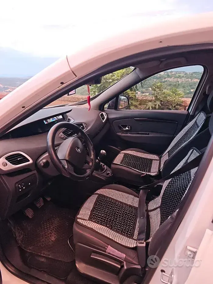 Usata Renault Scénic 110 CV (80 kW) 2014 Bianco Monovolume