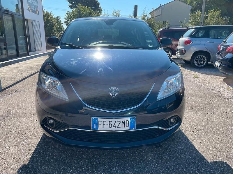 Usata Lancia Ypsilon Silver 69 CV (50 kW) 2016 Blu Utilitaria