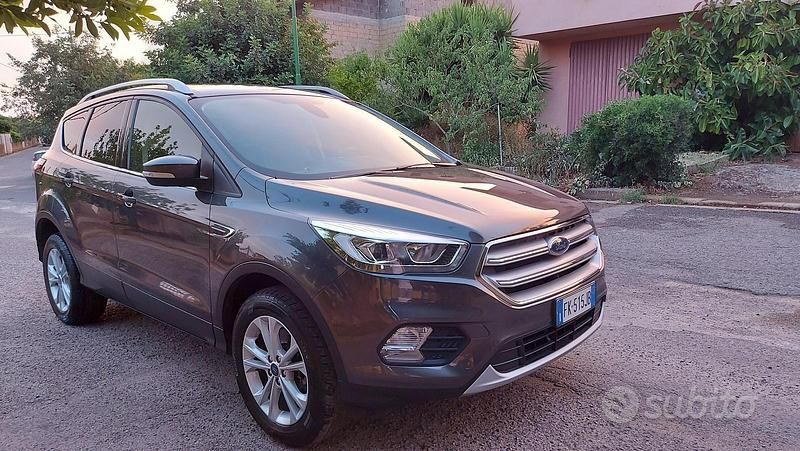Usata Ford Kuga 120 CV (88 kW) 2018 Grigio SUV