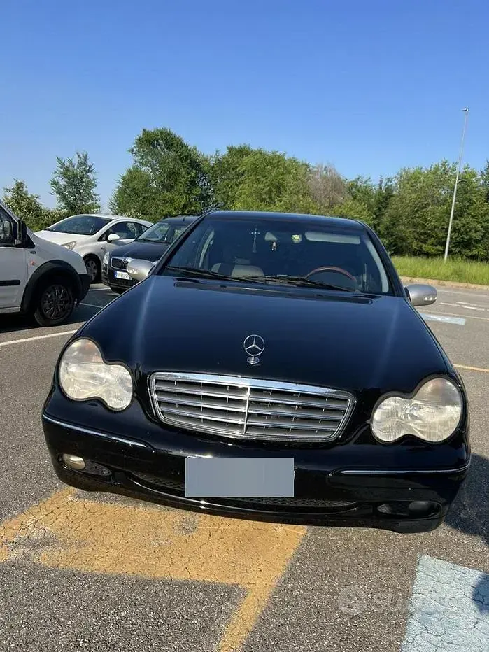 Usata Mercedes 200 Elegance 163 CV (119 kW) 2000 Nero Berlina