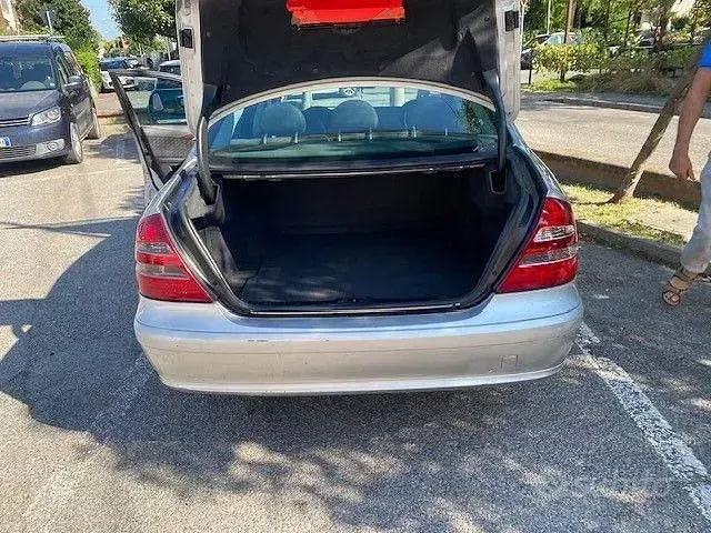 Usata Mercedes E220 Classic 150 CV (110 kW) 2004 Grigio Berlina