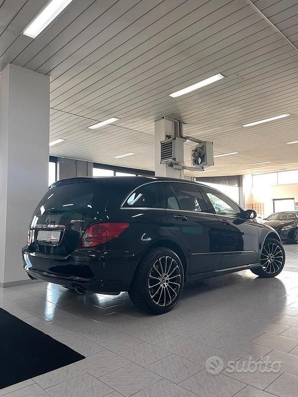 Usata Mercedes R320 224 CV (164 kW) 2008 Nero Monovolume
