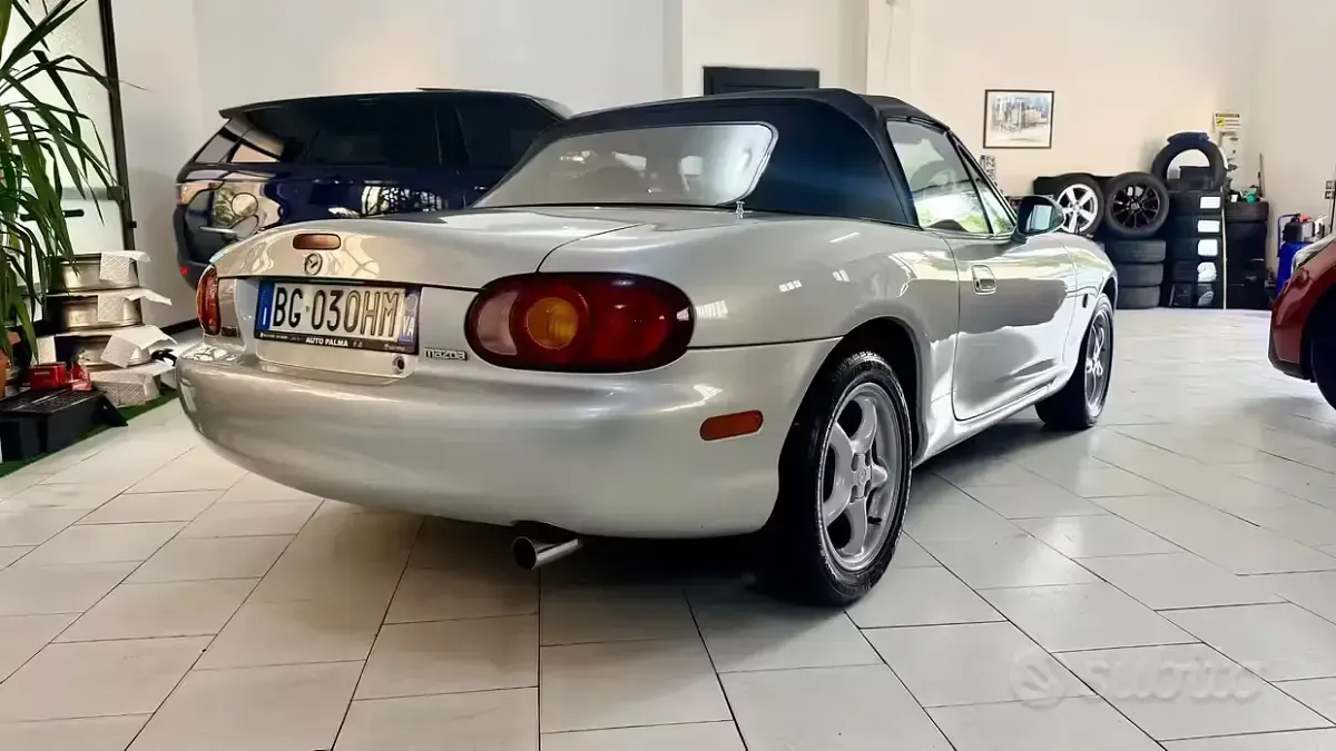 Usata Mazda MX5 Edition 110 CV (80 kW) 1999 Grigio Cabrio