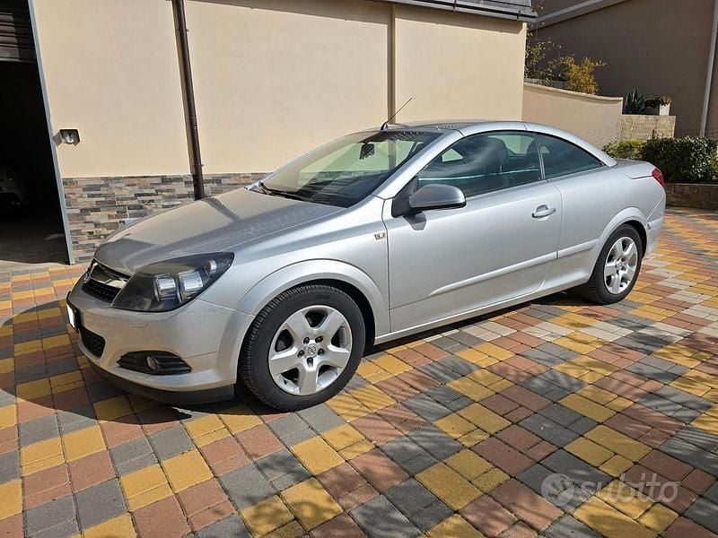 Usata Opel Astra Cabriolet 115 CV (84 kW) 2008 Grigio Cabrio