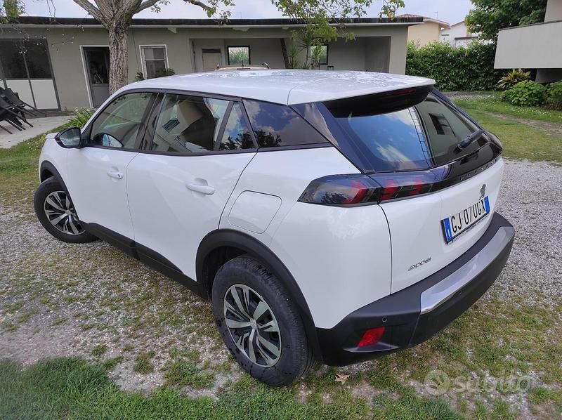 Usata Peugeot 2008 83 CV (61 kW) 2022 Bianco SUV