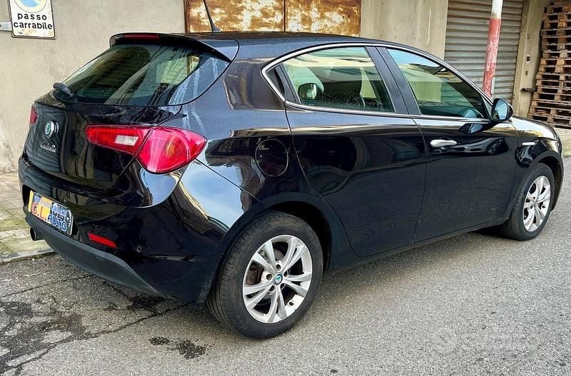 Usata Alfa Romeo Giulietta Distinctive 105 CV (77 kW) 2013 Nero Utilitaria