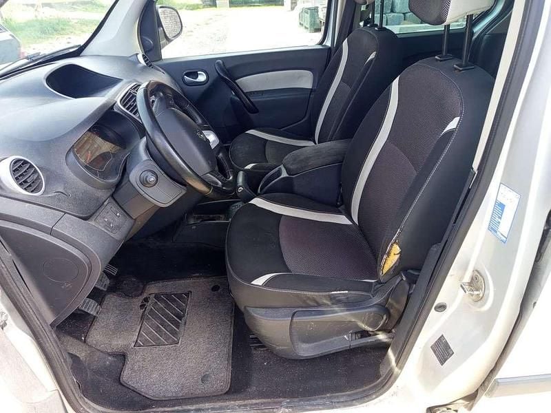 Usata Renault Kangoo 90 CV (66 kW) 2013 Argento Monovolume