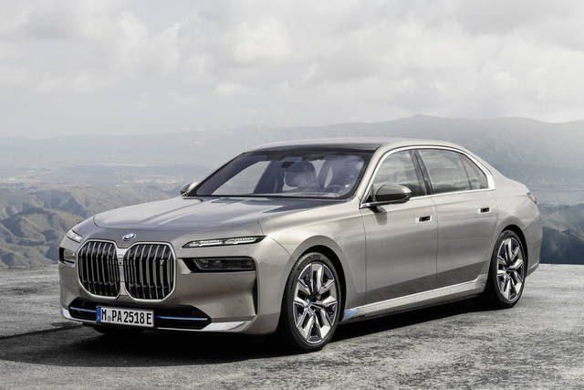 Nuova BMW i7 M Sport 134 kW (183 CV) 2025 Argento Berlina