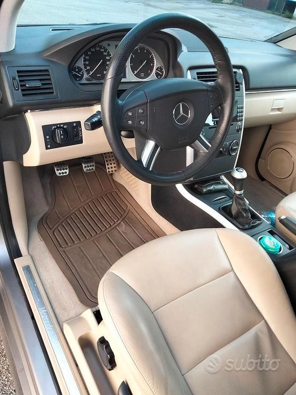 Usata Mercedes B170 116 CV (85 kW) 2007 Marrone Monovolume
