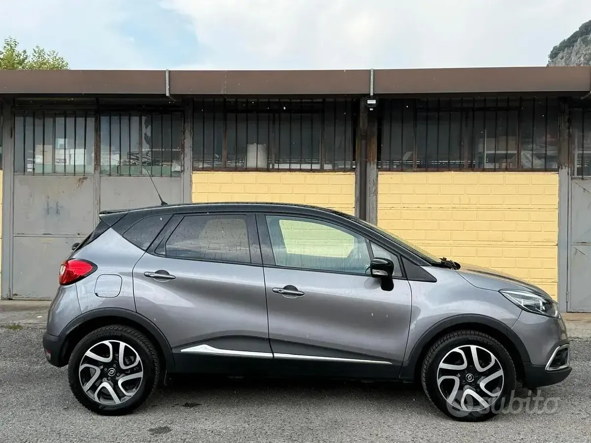Usata Renault Captur 90 CV (66 kW) 2017 Grigio SUV